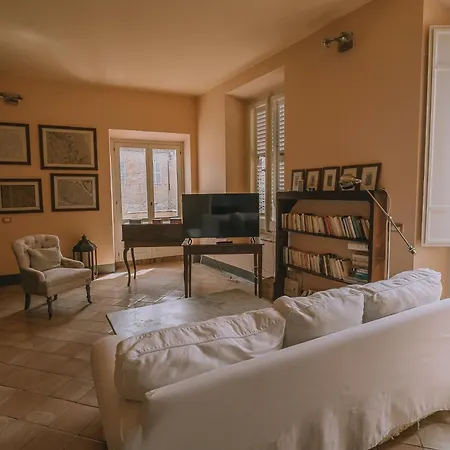 بيت ضيافة Palazzo Romani Adami