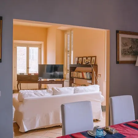 بيت ضيافة Palazzo Romani Adami فيرمو