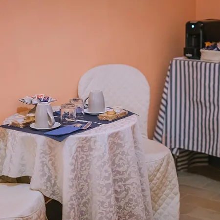 Palazzo Romani Adami 3* فيرمو
