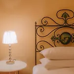 بيت ضيافة Palazzo Romani Adami 4*