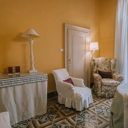 Palazzo Romani Adami بيت ضيافة 4*